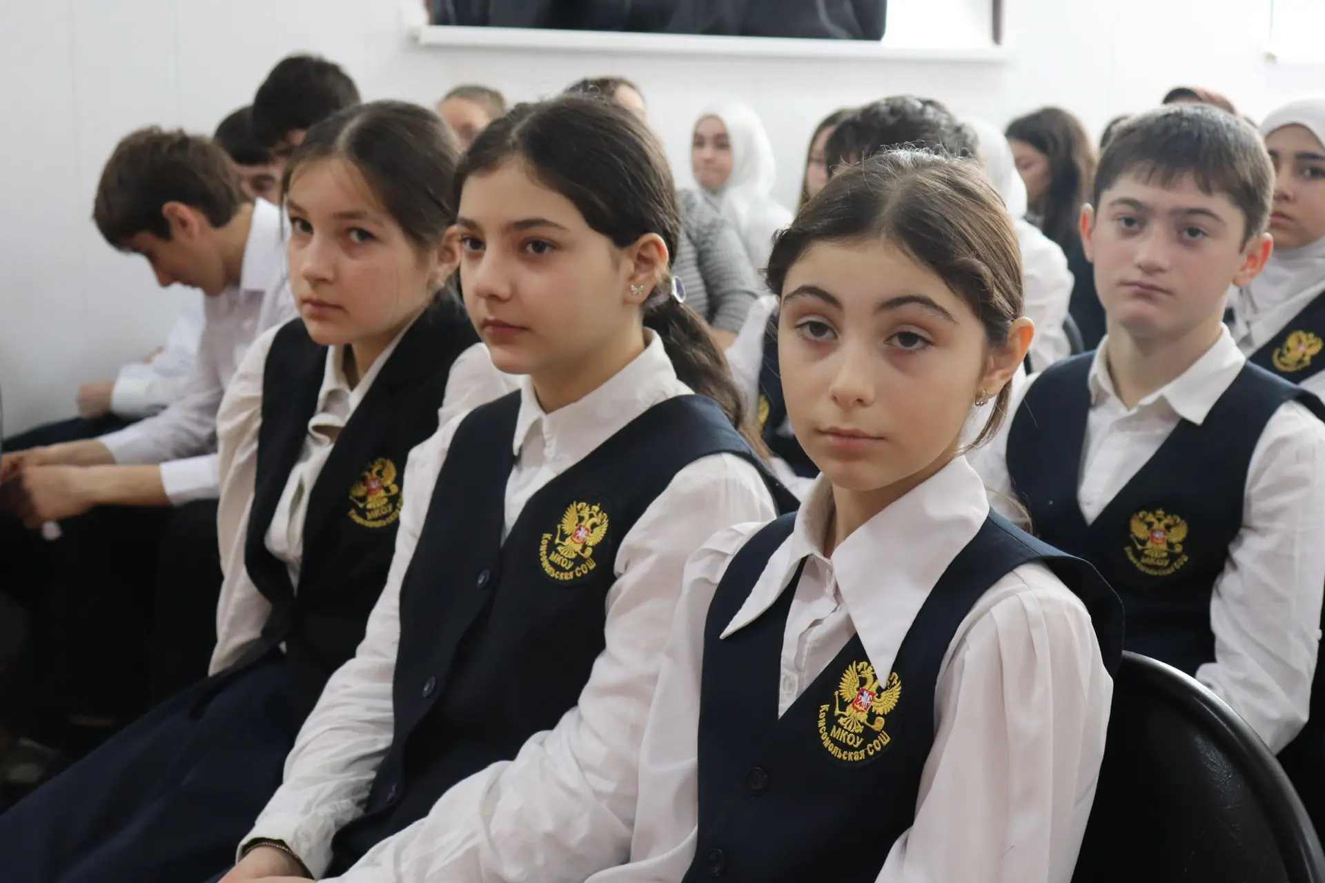 Разговор о гармонии, традициях и интернет-безопасности. Беседы со школьниками прошли в Кизилюртовском районе